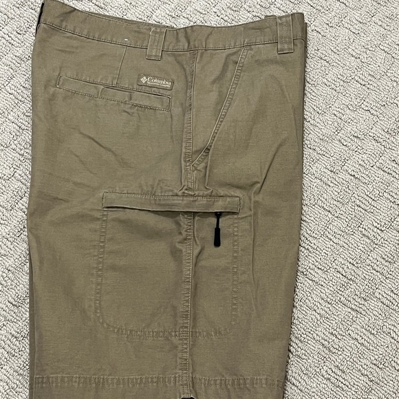 Columbia Khaki Men Shorts Size 36 - Picture 3 of 7